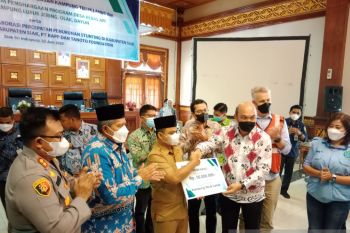 Berhasil tekan karhutla, RAPP beri penghargaan empat desa di Siak