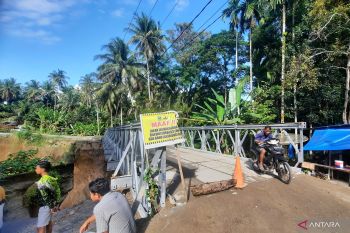Jalan Pemprov Sumbar di Padang Pariaman ditutup