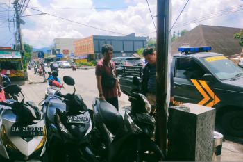 Polisi amankan sepeda motor hasil curian yang ditinggal di pinggir jalan