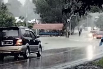 Banjir rendam tran-Sulawesi di Desa Mekkatta Majene