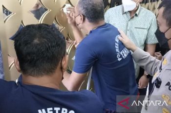 Polisi berhasil tangkap dua perampok bersenjata api di Jakarta Timur