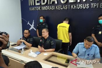 Imigrasi Batam deportasi WN China langgar izin tinggal