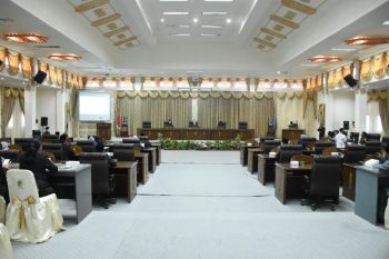 Fraksi DPRD Barito Utara sampaikan pemandangan umum raperda PBG