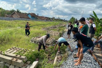 Seorang warga Baturaja tewas mengenaskan tertabrak kereta api Babaranjang