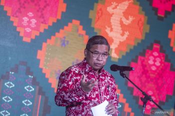 Deputy Minister Dohong receives award from University of Queensland