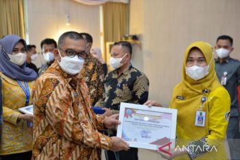 Tiga Desa Riau terima piagam Desa Bersih Narkoba peringkat 1 hingga 3
