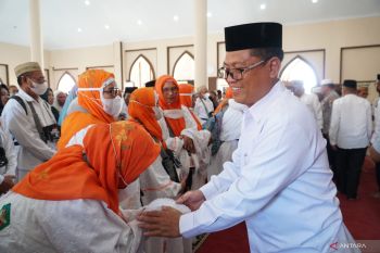 Bupati Thariq lepas Jemaah Calon Haji dari Gorontalo Utara