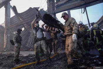 Rudal Rusia hantam mal di Ukraina, 18 orang tewas puluhan hilang