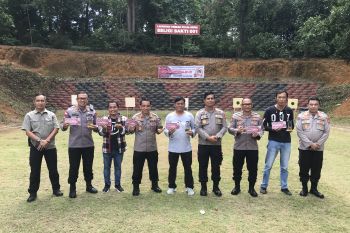 Sambut Hari Bhayangkara, Polda Kepri gelar lomba menembak untuk jurnalis