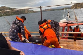 Kapal wisata di Taman Nasional Komodo Labuan Bajo  tenggelam