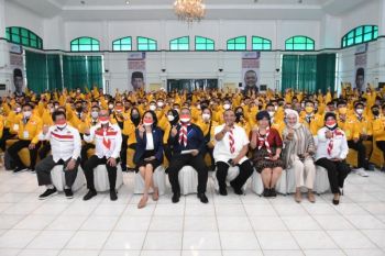 Wamenaker Afriansyah Noor lepas 376 pekerja migran Indonesia ke Korea Selatan