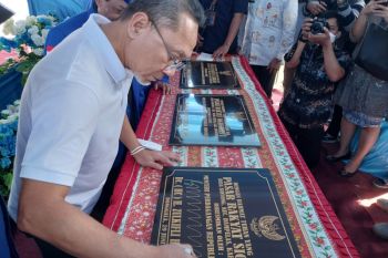 Mendag meresmikan tiga pasar rakyat di Donggala-Sulteng