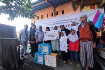 PLN berikan bantuan mesin jahit listrik kepada wanita penyandang disabilitas