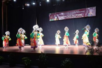 Pelestarian budaya Betawi lewat pelatihan tari