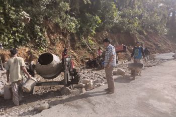 Bangun jalan, "Crazy Rich" Lubuk Manggis Pasaman Barat gelontorkan dana pribadi miliar rupiah