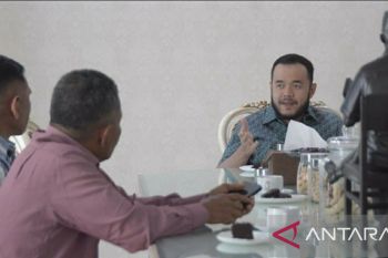 Fadly Amran dorong usaha kulit Padang Panjang bisa berkembang