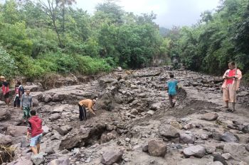 Banjir di Nagekeo rusak badan jalan Nangaroro-Maunori