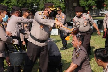 36 personel Polres Lampung Tengah naik pangkat