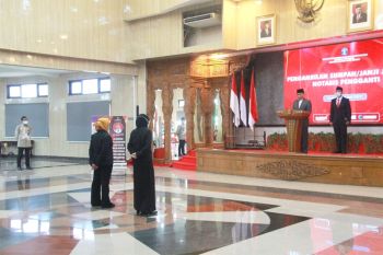 Kakanwil lantik dan ambil sumpah dua notaris pengganti
