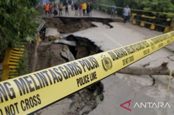 Jalur lintas selatan Pulau Timor putus akibat terjangan banjir