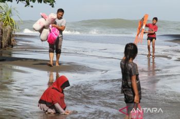 Puluhan rumah warga di Meulaboh terendam banjir rob