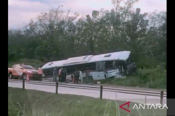 Kecelakaan truk vs bus di tol Cipali, dua orang tewas