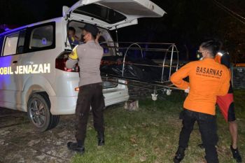 Kapal ikan terbalik, satu ABK tewas