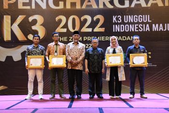 Semen Padang Raih Penghargaan dari Gubernur Sumbar