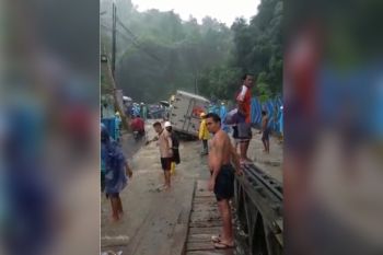 Akses jembatan Halong terputus dialihkan lewat kompleks Lantamal Ambon