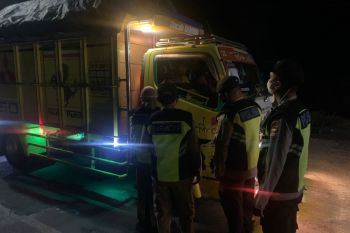 Tim gabungan sweeping kendaraan di Pelabuhan Tano cegah PMK