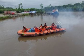 Tim SAR cari 11 ABK KM Usaha Baru yang hilang di perairan Amar