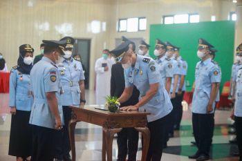 Kemenkumham lantik 52 pejabat administrasi dan fungsional