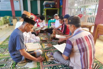 Petugas Lapas berikan pembinaan kepada narapidana