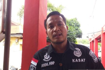 Seorang pria serahkan diri ke polisi seusai bacok mantan istri