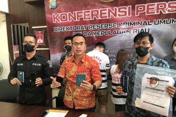 Polda Kepri menangkap tiga tersangka perdagangan orang