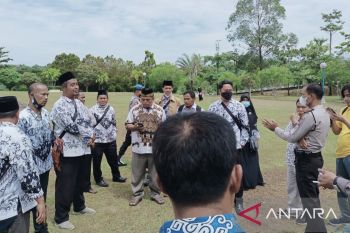 Ratusan guru PPPK gelar doa bersama untuk ini
