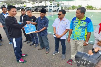 Bupati Barito Utara serahkan 11 ekor sapi kurban