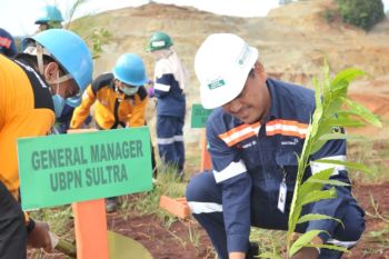 Peringati HUT, ANTAM tanam ribuan bibit pohon