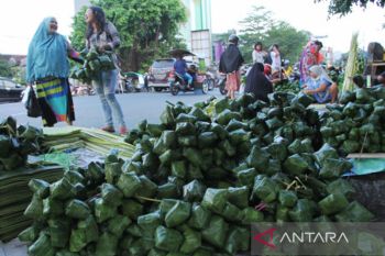 Penjualan kulit ketupat daun pandan