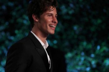 Shawn Mendes tunda tur dunia karena mengalami masalah kesehatan mental
