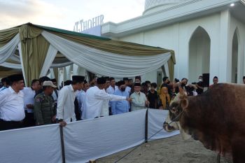 Bupati Lampung Tengah dampingi Menteri BUMN resmikan Masjid At-Thohir