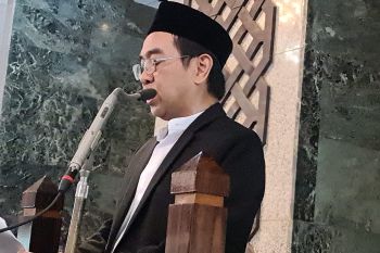 Rektor Unhas jadi khatib shalat Idul Adha di Al-Markaz Makassar
