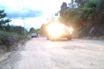 Sumbar upayakan pembangunan jalan tembus daerah pelosok ke Riau
