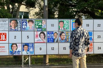 Warga Jepang menggunakan hak suara dalam pemilihan anggota Majelis Tinggi