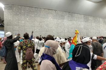 Jamaah haji dibolehkan bawa lima liter air zamzam tapi dibagikan di debarkasi