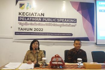 DP3A Sulteng  asah keterampilan perempuan berbicara di depan umum