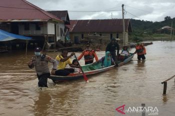 Bupati Konawe Utara ingatkan warganya untuk mewaspadai banjir