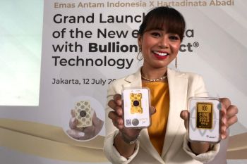 Jumat, harga emas Antam turun 0,51 persen ke angka Rp962 ribu per gram