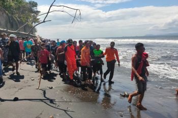BMKG imbau warga mewaspadai gelombang tinggi di perairan NTB