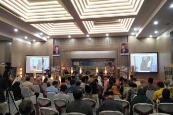 Bupati Lombok Tengah NTB sebutkan koperasi bisa bangkitkan ekonomi warga